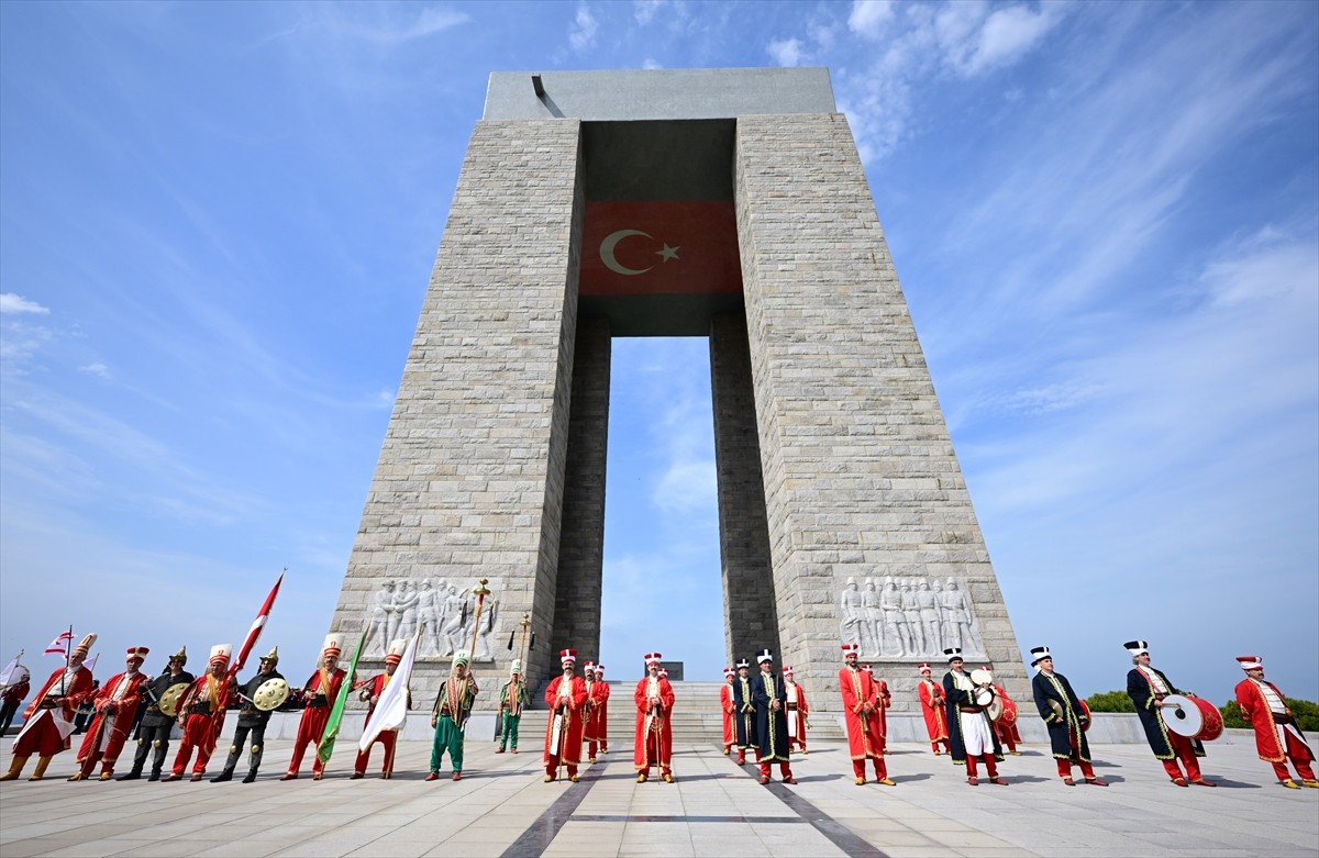 Çanakkale Kara Savaşları'nın 110'uncu yılı dolayısıyla Türkiye'nin yanı sıra çok sayıda ülke...