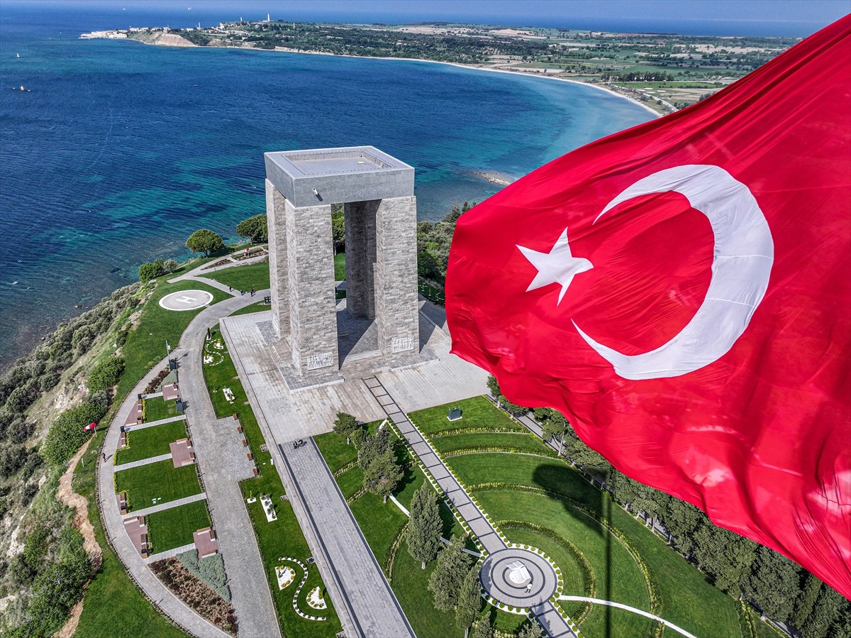 Çanakkale Şehitler Abidesi veya Çanakkale Şehitleri Anıtı olarak bilinen anıt, 1915'teki Çanakkale...