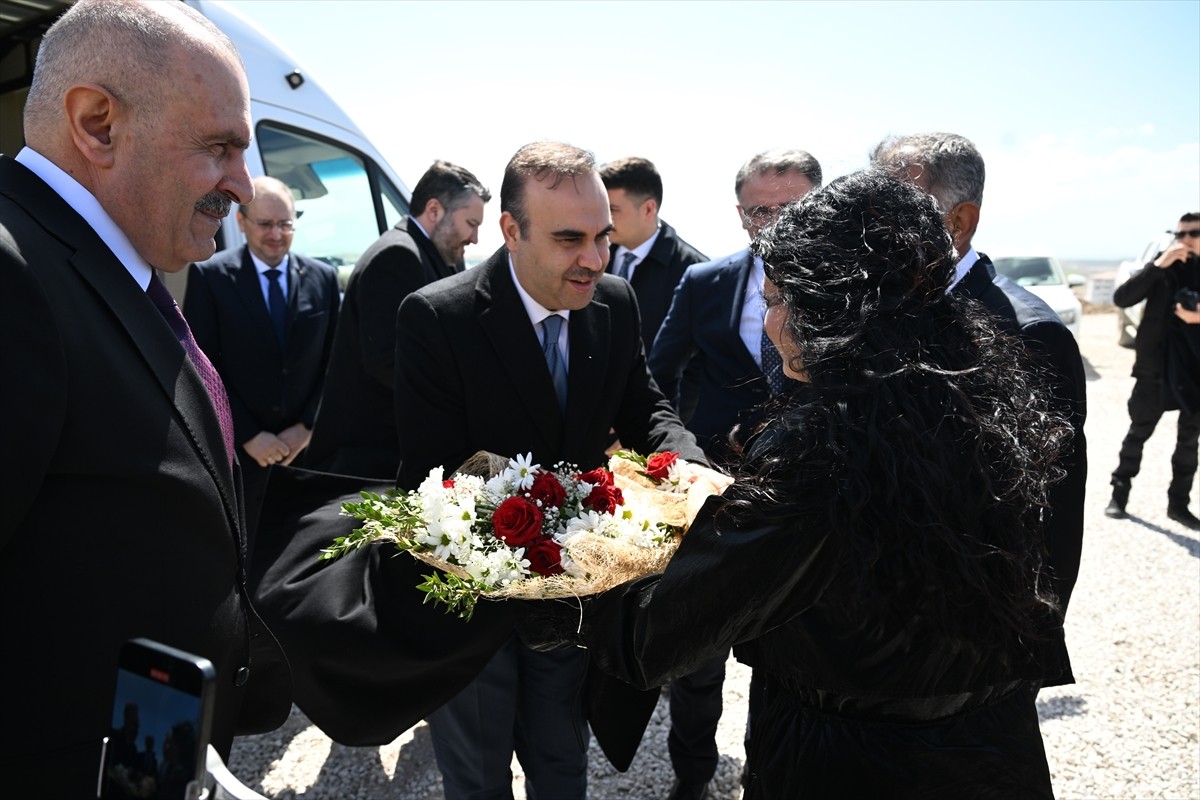 Çeşitli programlara bulunmak üzere Van'a gelen Sanayi ve Teknoloji Bakanı Mehmet Fatih Kacır...