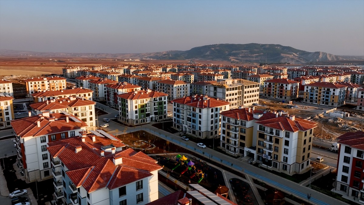 Çevre, Şehircilik ve İklim Değişikliği Bakanlığı, 6 Şubat depremlerinin ardından ağır hasar alan...