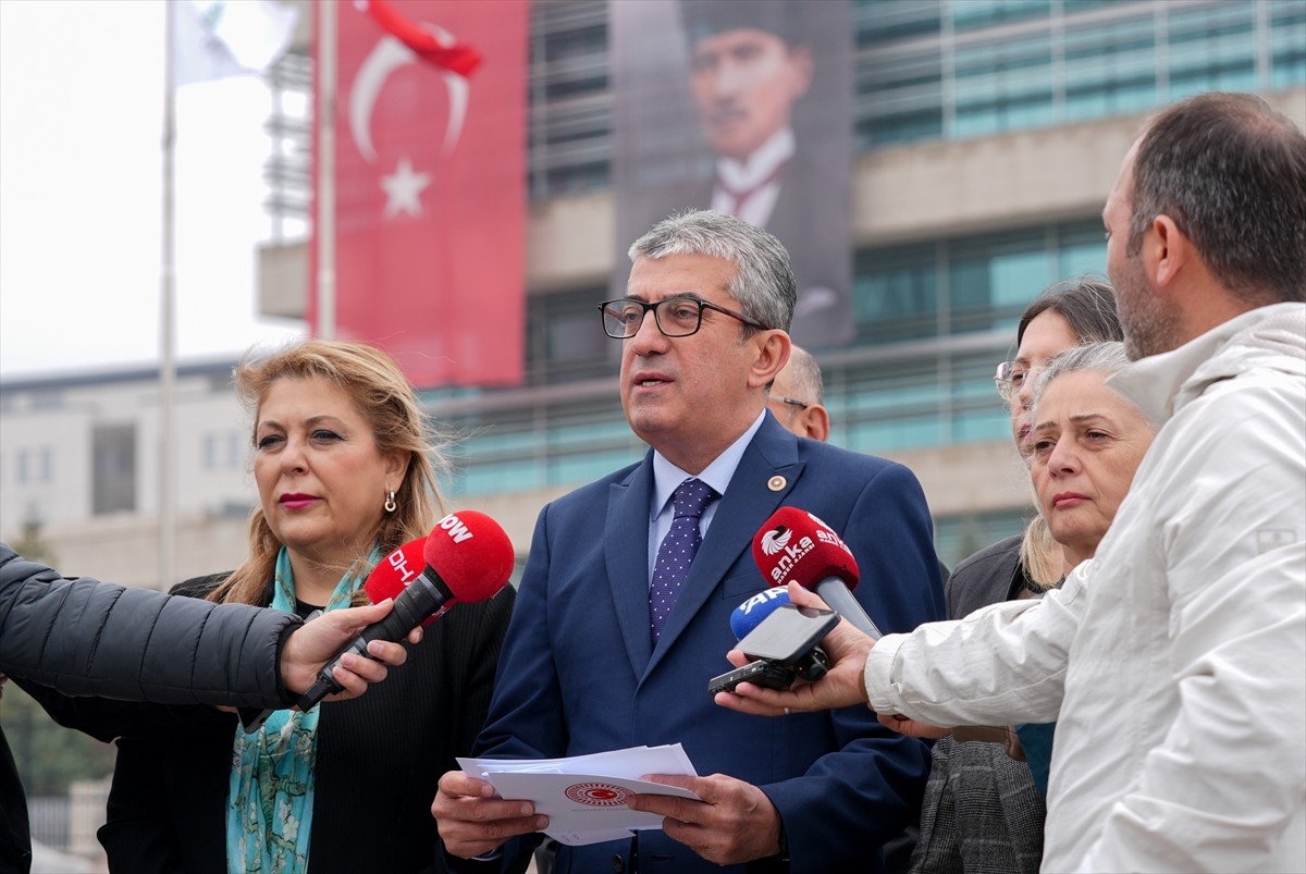 CHP, 2 kanun ile 4 Cumhurbaşkanlığı kararnamesinin yürürlüğünün durdurulması ve iptali için...