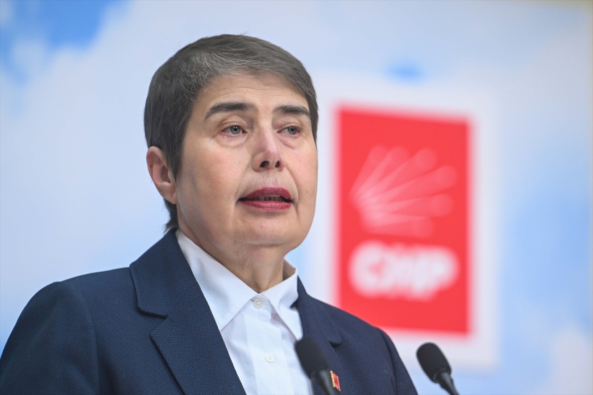 CHP Genel Başkan Yardımcısı Zeliha Aksaz Şahbaz, CHP Genel Merkezi'nde düzenlediği basın...