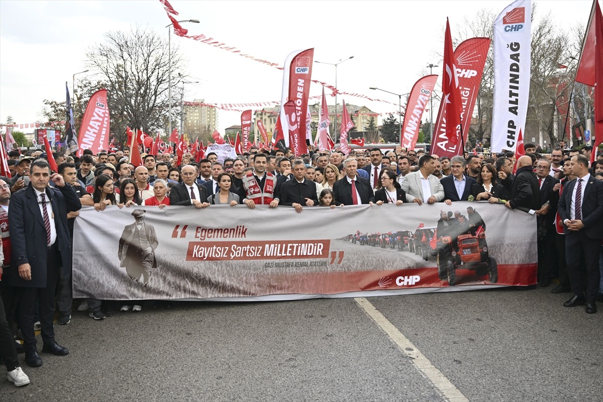 CHP Genel Başkanı Özgür Özel, 23 Nisan Ulusal Egemenlik ve Çocuk Bayramı dolayısıyla partililer ve...