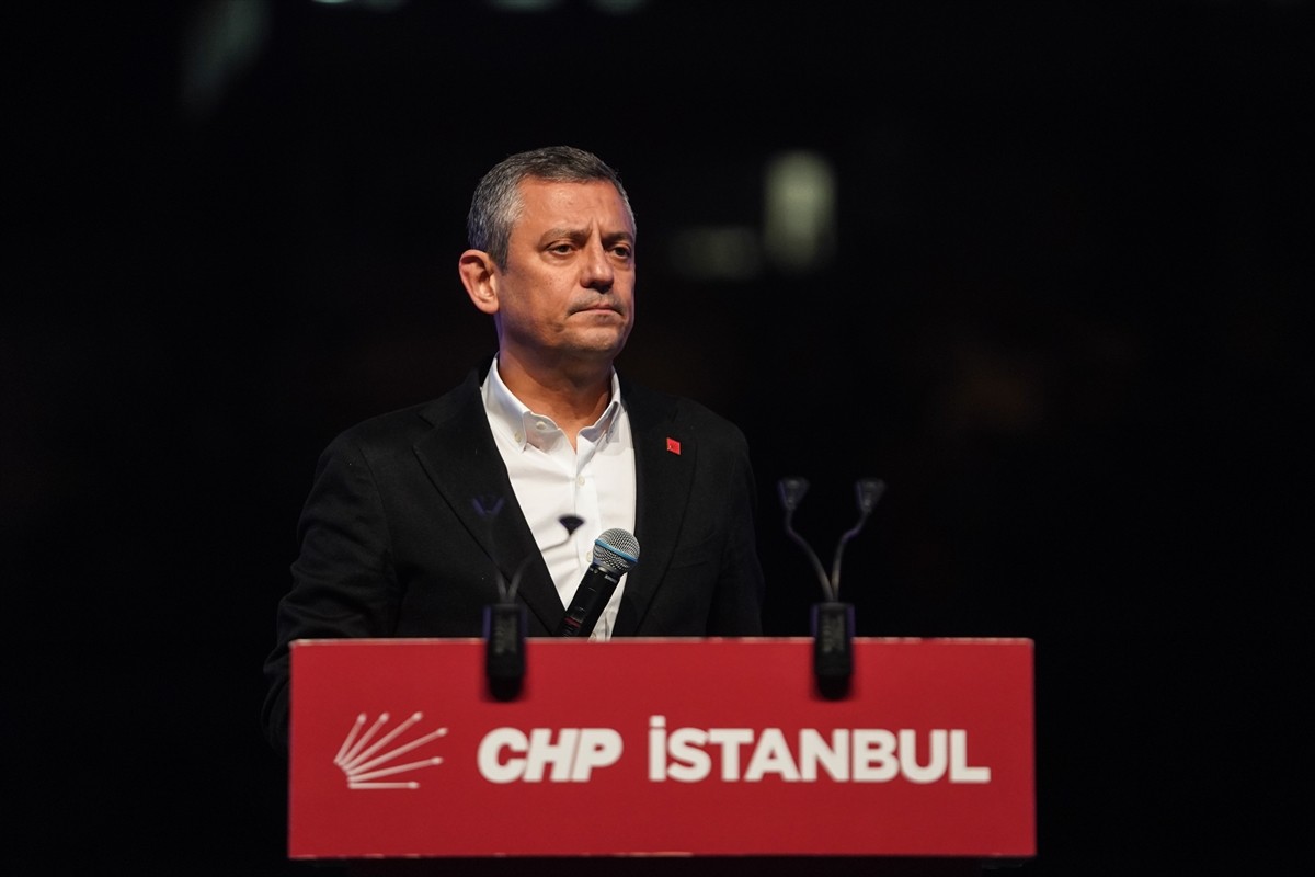 CHP Genel Başkanı Özgür Özel, İstanbul Büyükşehir Belediyesine (İBB) yönelik yolsuzluk ve terör...
