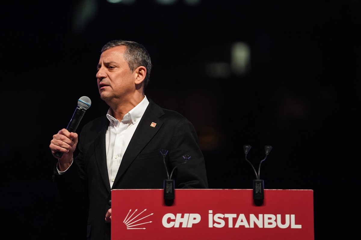 CHP Genel Başkanı Özgür Özel, İstanbul Büyükşehir Belediyesine (İBB) yönelik yolsuzluk ve terör...