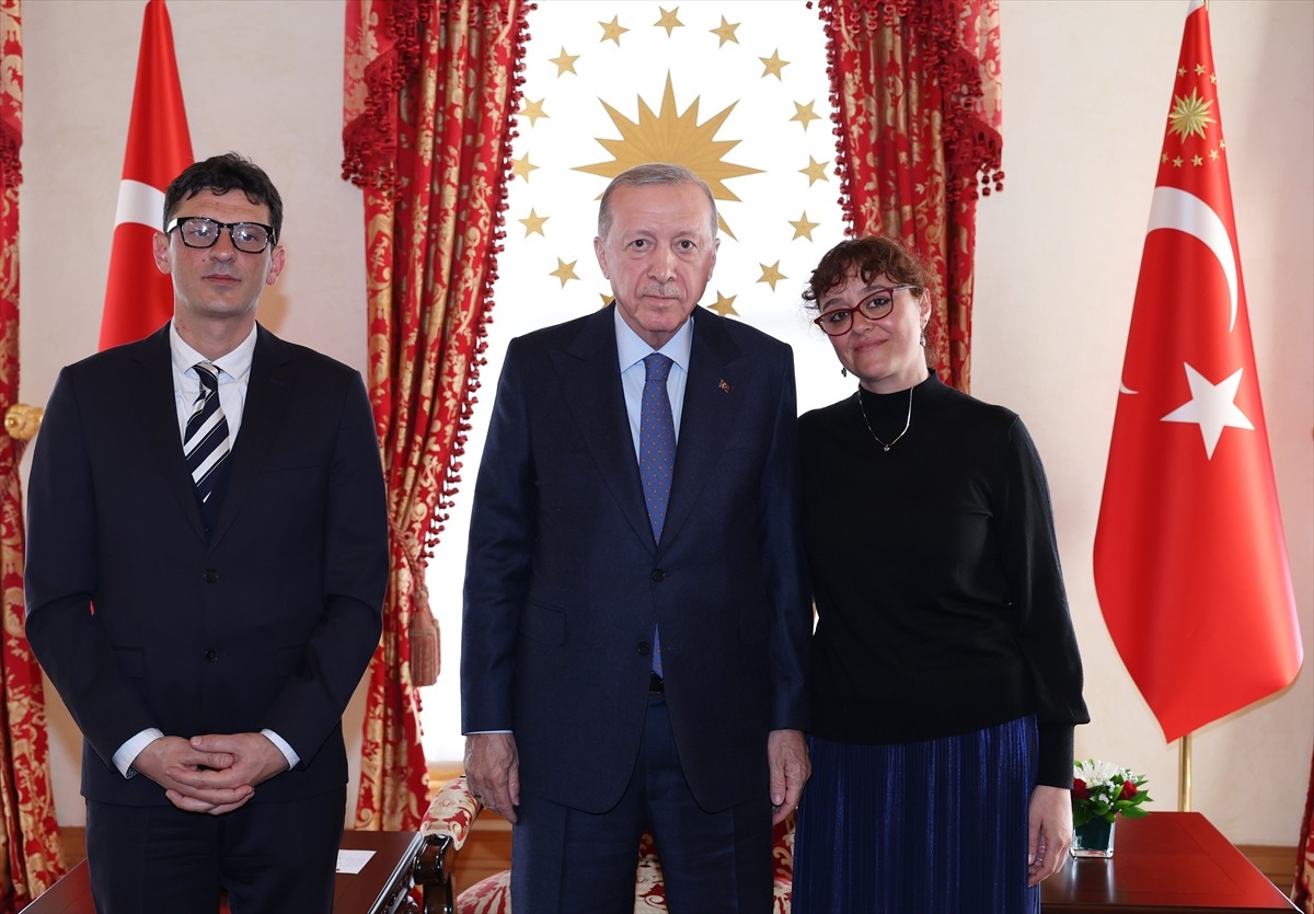 Cumhurbaşkanı Recep Tayyip Erdoğan, Kadıköy'deki bıçaklı saldırıda hayatını kaybeden 14 yaşındaki...