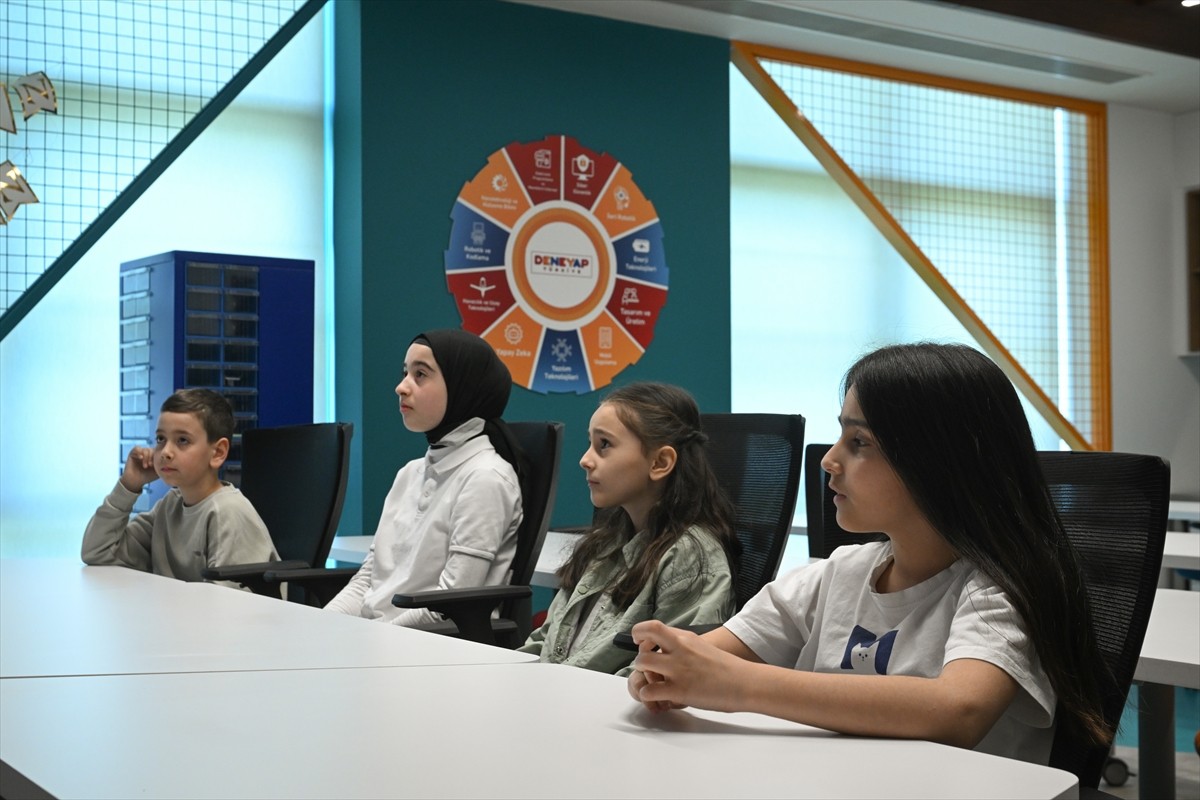 Cumhurbaşkanlığı Millet Kütüphanesi'nde çocuklara yönelik "Uzaya Nasıl Çıktık?" etkinliği yapıldı....