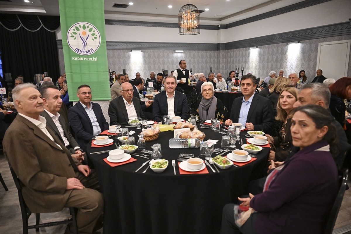 DEM Parti Eş Genel Başkanı Tuncer Bakırhan, partisinin Yenimahalle İlçe Başkanlığının "dayanışma...