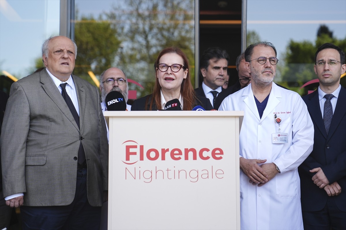 Demiroğlu Bilim Üniversitesi Rektörü Prof. Dr. Çavlan Çiftçi (ortada), geçirdiği kalp rahatsızlığı...