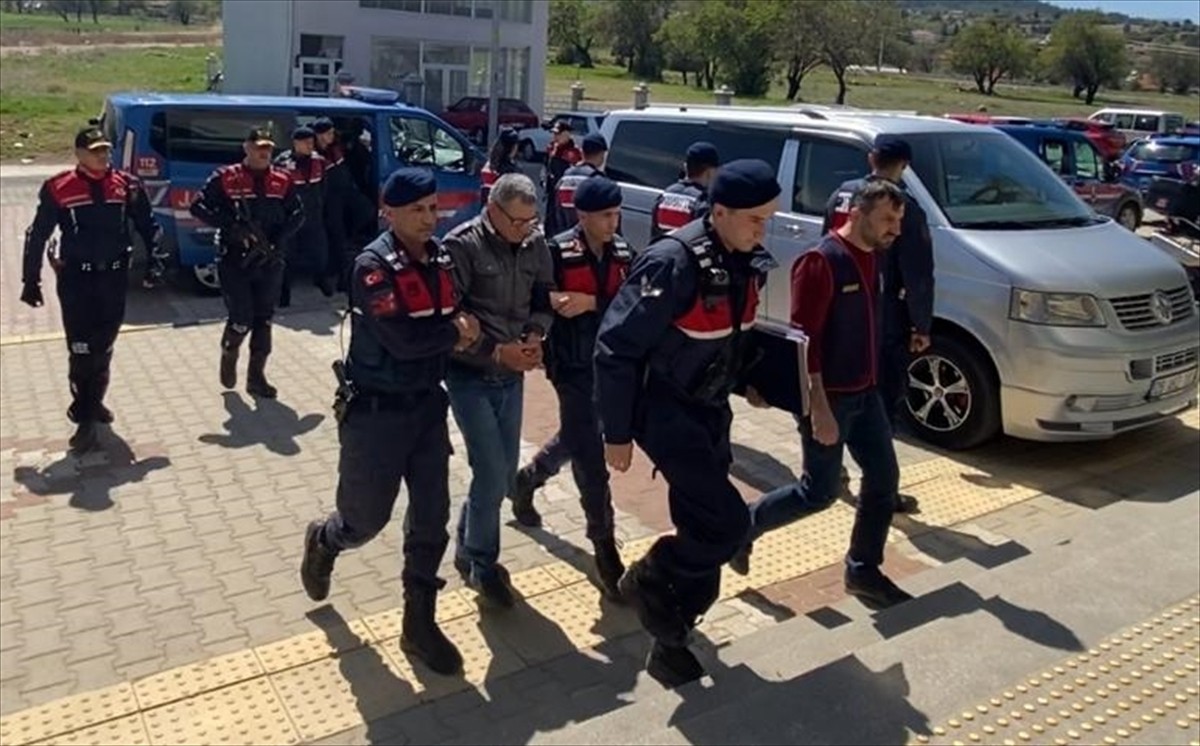 Denizli'nin Acıpayam ilçesinde tartıştığı kardeşi ile yengesini tüfekle öldürdükten sonra ormanda...