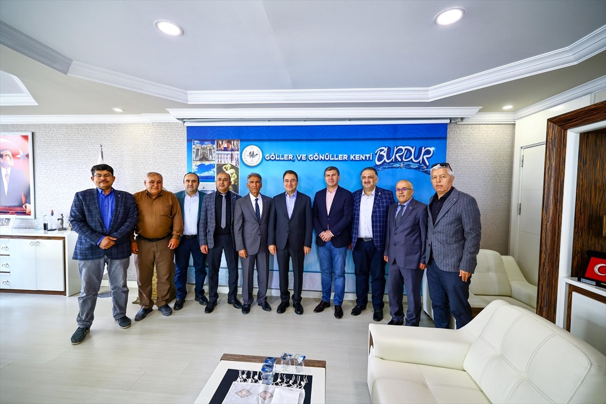 DEVA Partisi Genel Başkanı Ali Babacan (solda), Burdur'da çeşitli ziyaretler gerçekleştirdi....