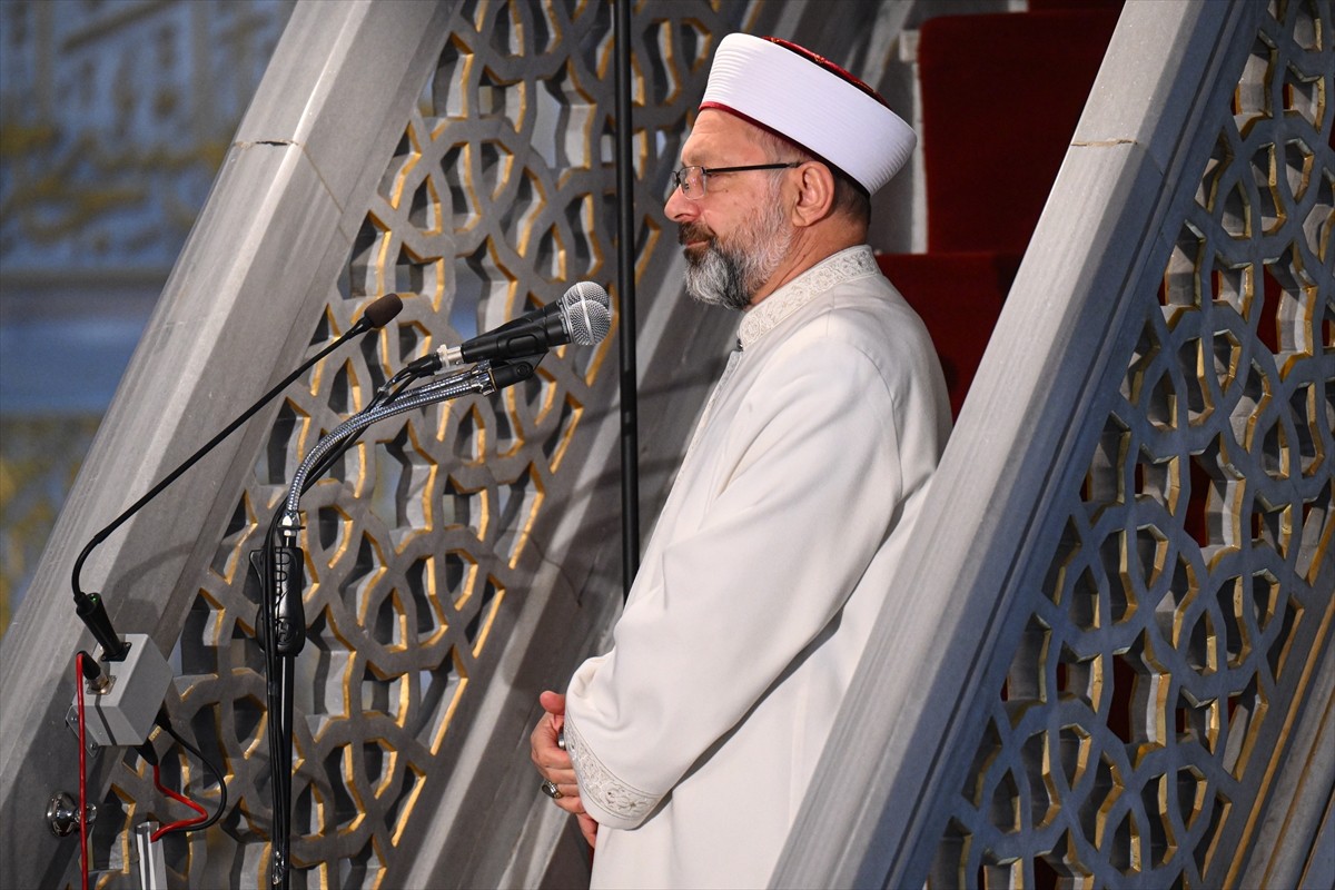 Diyanet İşleri Başkanı Ali Erbaş, Kocatepe Camisi'nde hutbe irat etti, cuma namazını...