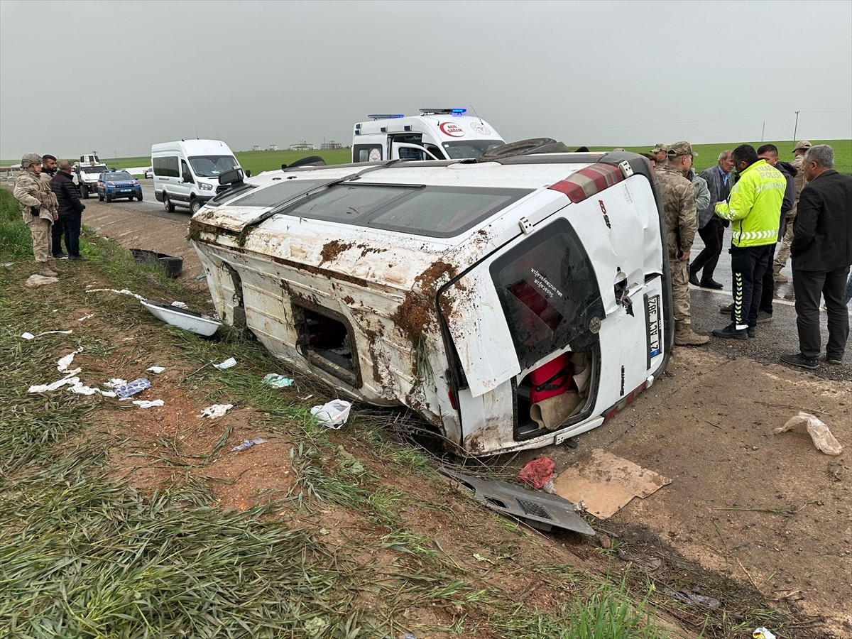 Diyarbakır'ın Kocaköy ilçesinde minibüsün devrilmesi sonucu 7 kişi yaralandı. İhbar üzerine kaza...