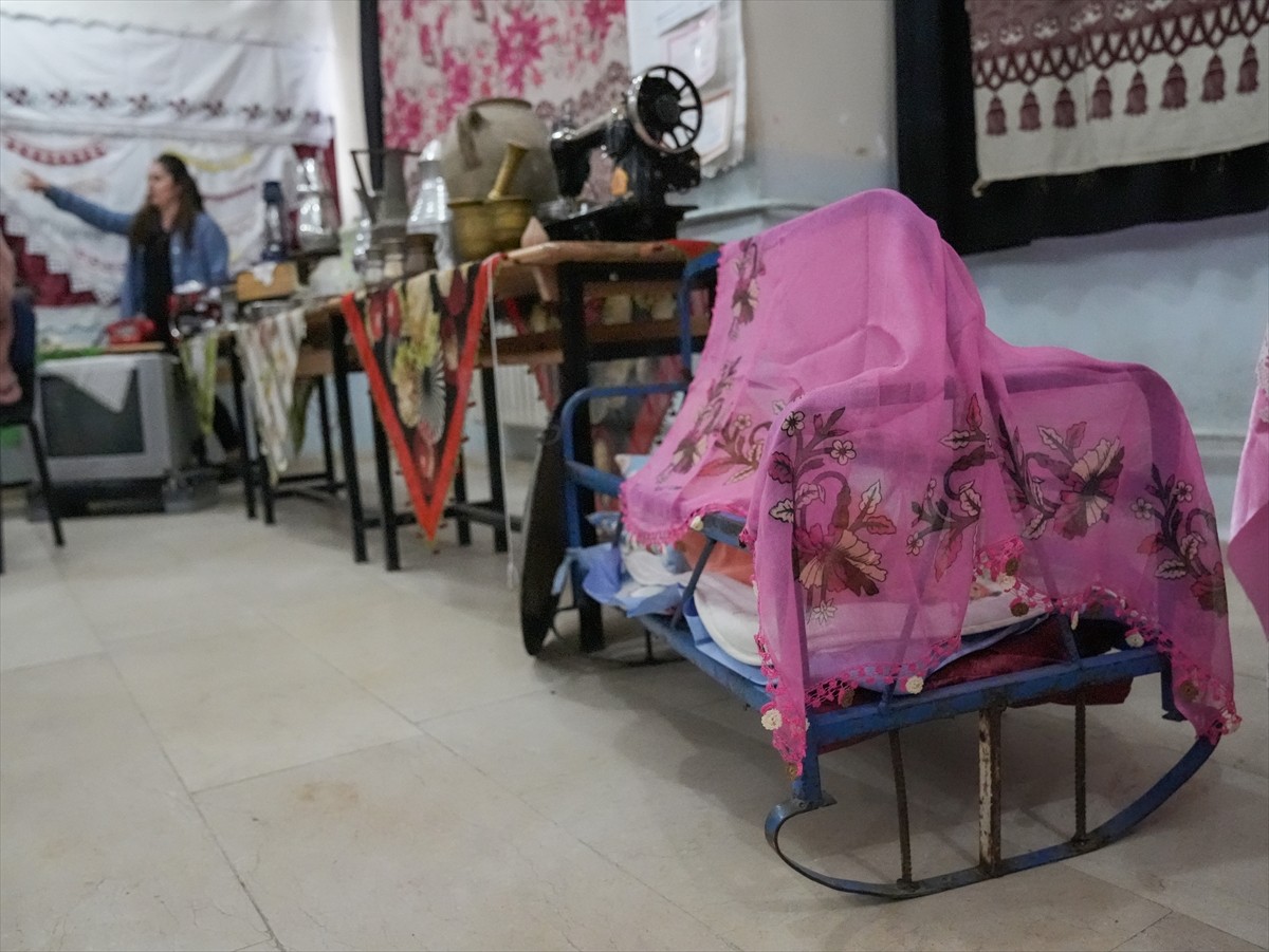 Diyarbakır'ın Silvan ilçesi Tokluca Mahallesi'ndeki okulda eğitim gören öğrenciler, geçmişte...