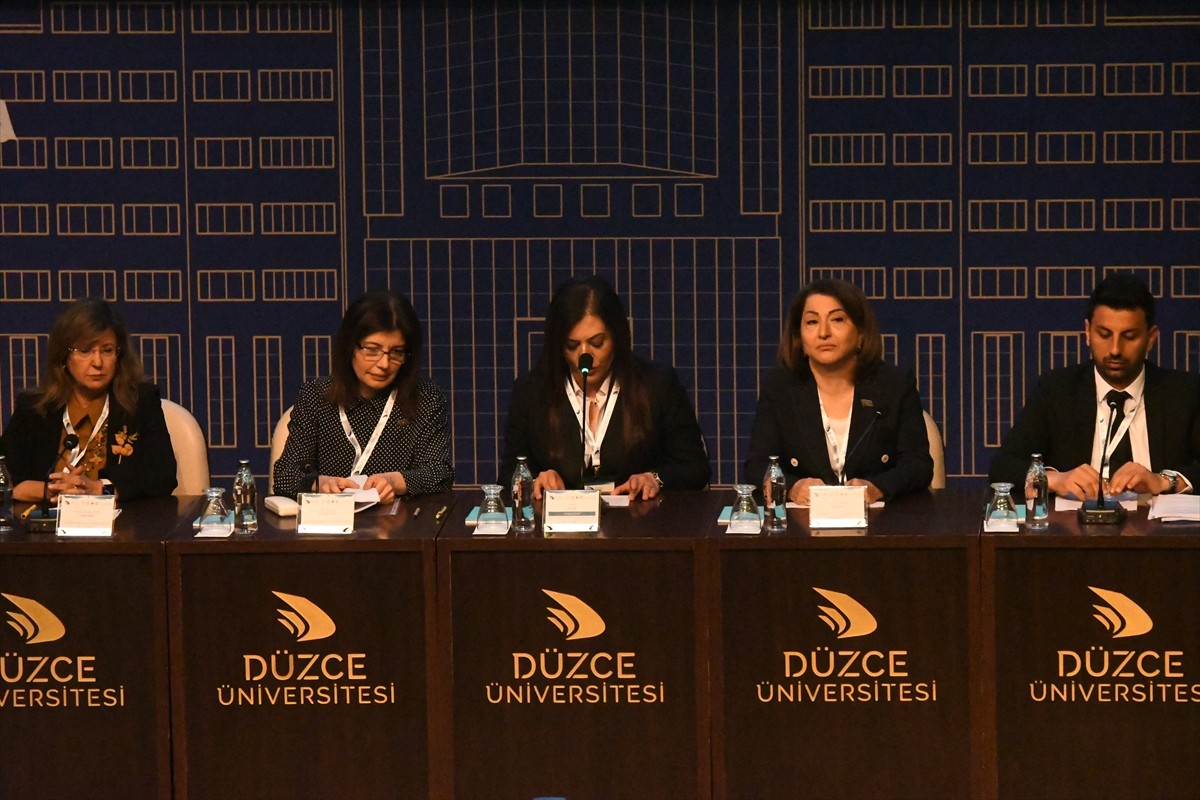 Düzce'de "1. Uluslararası Türk Dünyasında Kadın: Başarı Hikayeleri Sempozyumu"nun açılışı yapıldı....