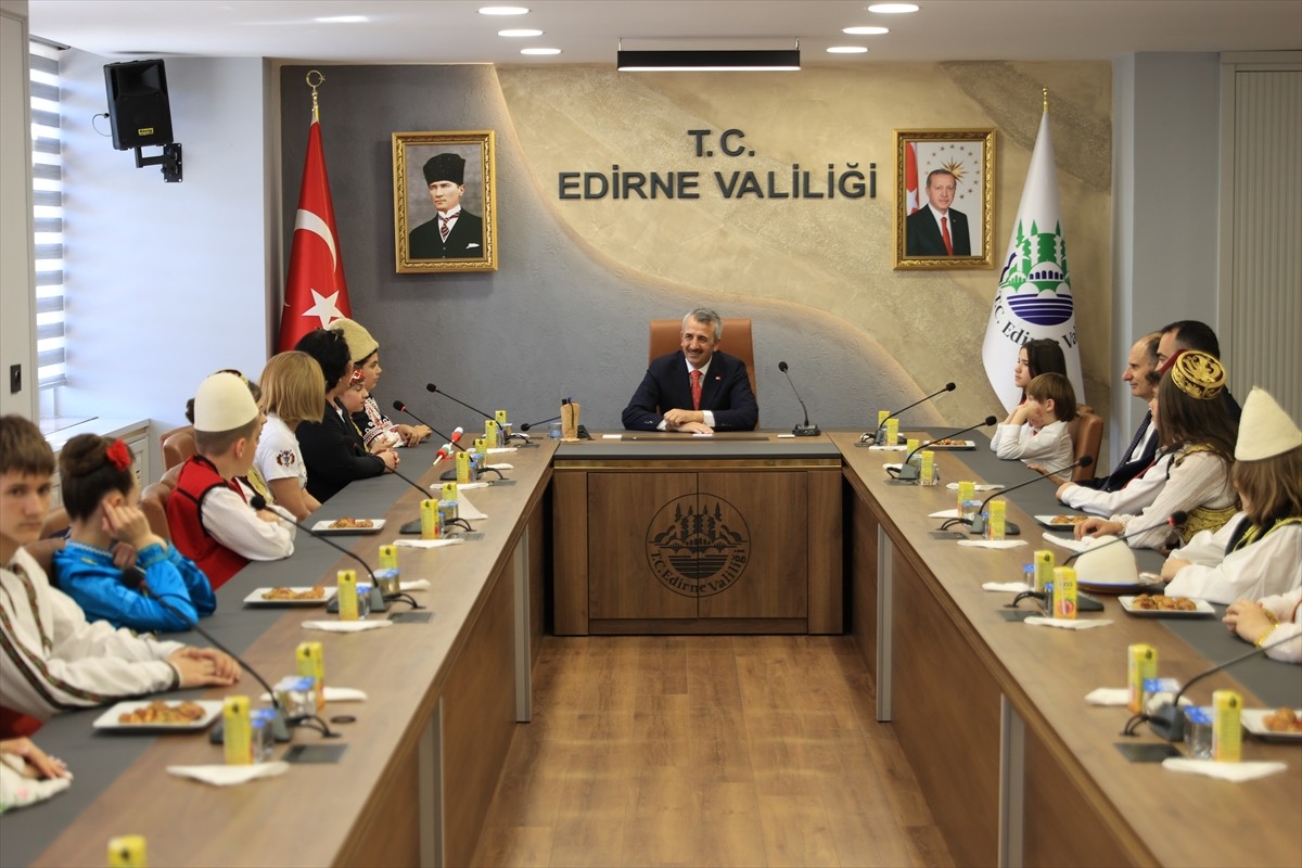 Edirne'de, 23 Nisan Ulusal Egemenlik ve Çocuk Bayramı kutlamaları kapsamında "Balkan Çocuk...