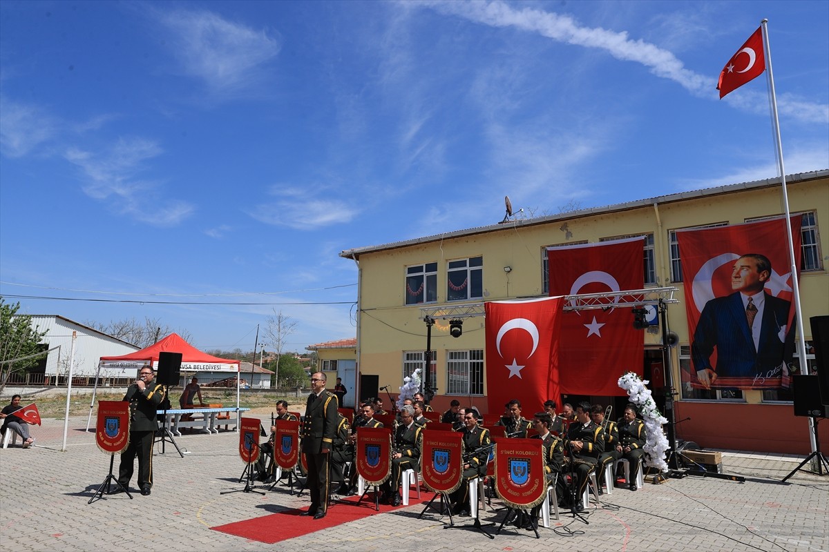 Edirne'de 5. Kolordu Bölge Bando Komutanlığı ekibi, 23 Nisan Ulusal Egemenlik ve Çocuk Bayramı...