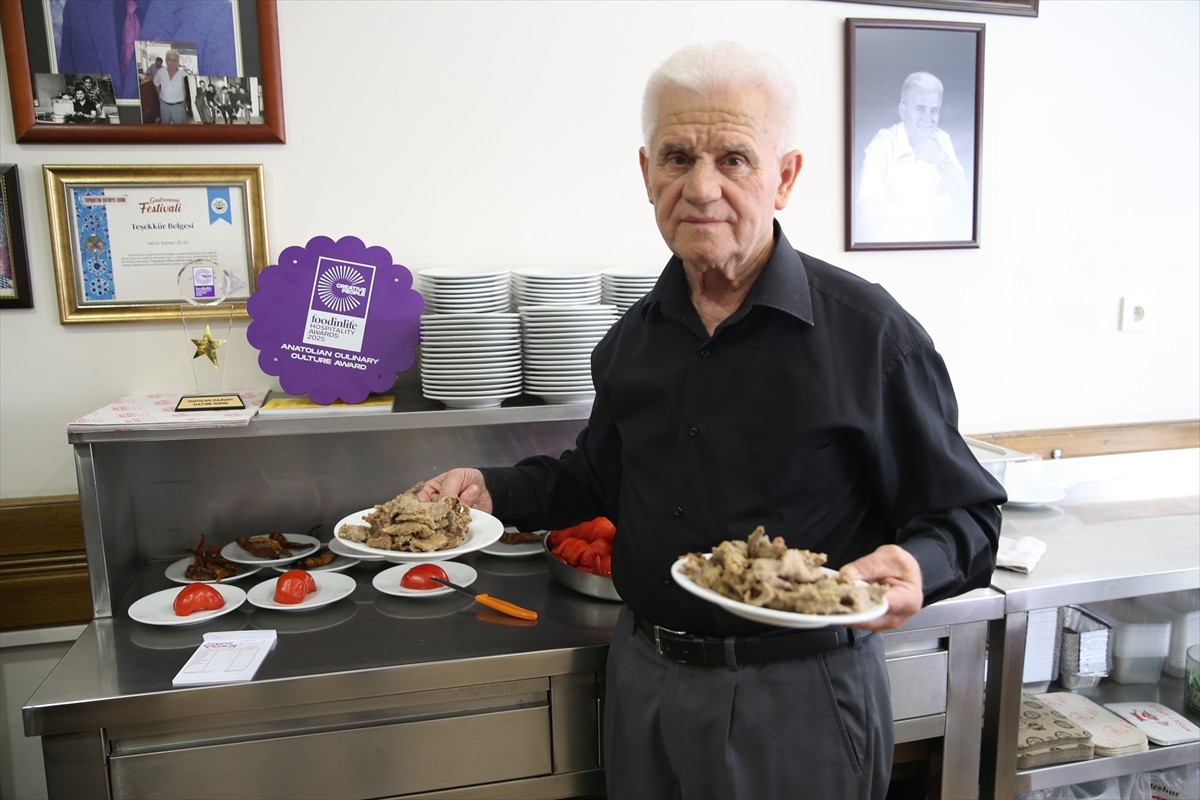 Edirne'de, 76 yaşındaki tava ciğer ustası Kazım Gilan "Anadolu Mutfak Kültürü" ödülüne layık...