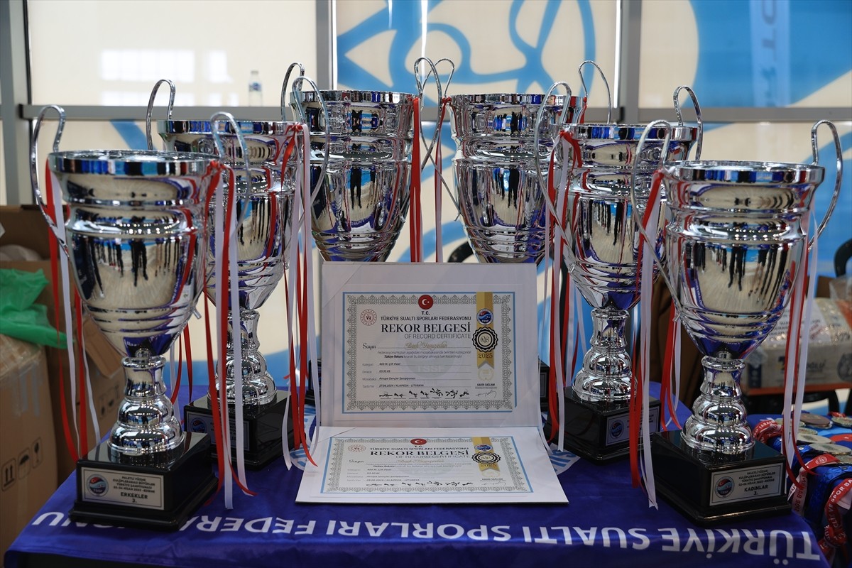 Edirne'de düzenlenen Paletli Yüzme Kulüplerarası Büyükler Türkiye Şampiyonası ve Milli Takım...