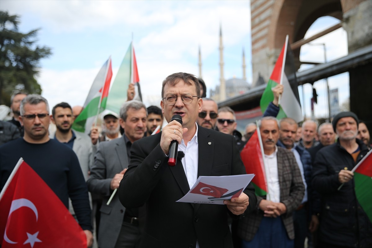 Edirne'de İsrail'in Gazze'ye yönelik saldırıları protesto edildi. Eski Cami önünde Anadolu Gençlik...