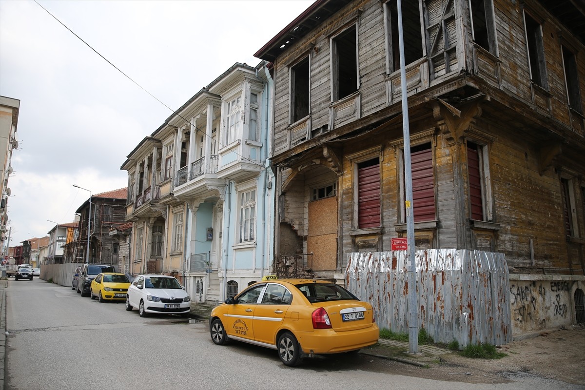 Edirne'de, Kaleiçi semtinde yer alan tarihi konakların restorasyonuyla kentin turizm potansiyeline...