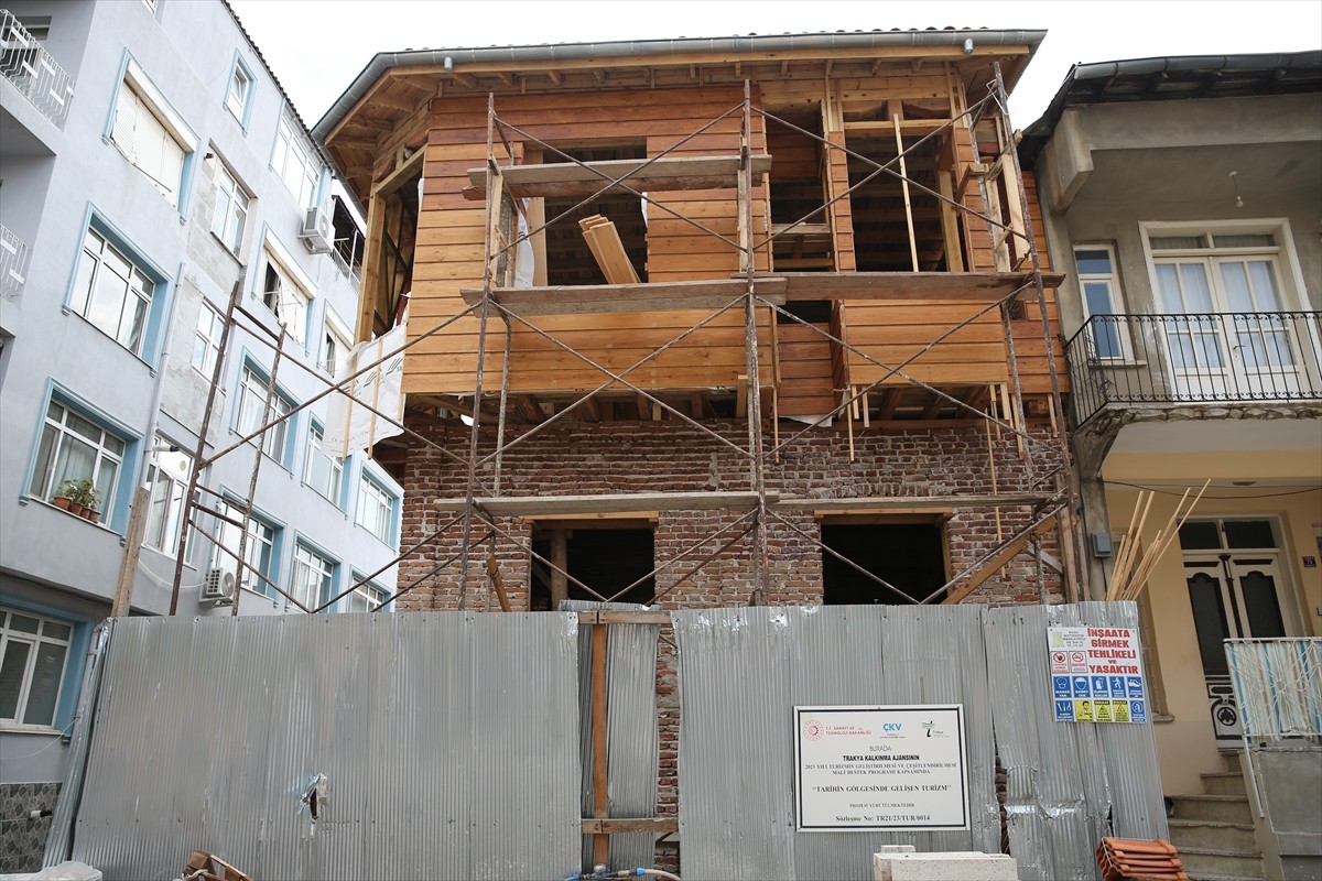 Edirne'de, Kaleiçi semtinde yer alan tarihi konakların restorasyonuyla kentin turizm potansiyeline...