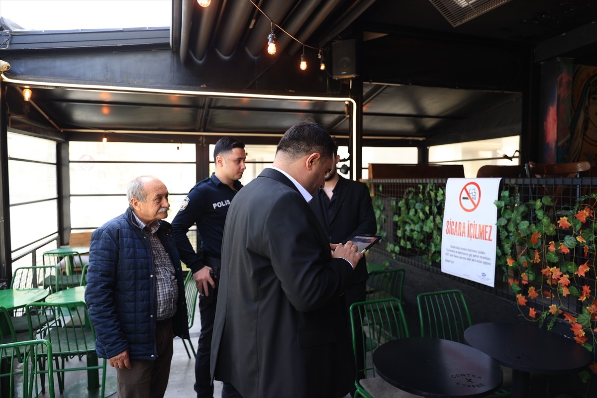 Edirne'de Kırklareli'nden gelen çapraz denetleme personelleri, kafe ve restoranlarda sigara...