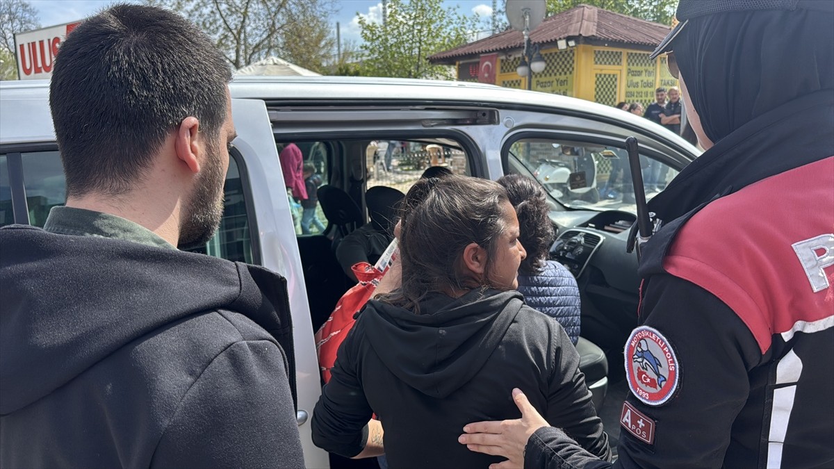 Edirne'deki halk pazarında pazarcı esnafının parasını çaldığı iddia edilen Bulgaristan uyruklu 4...