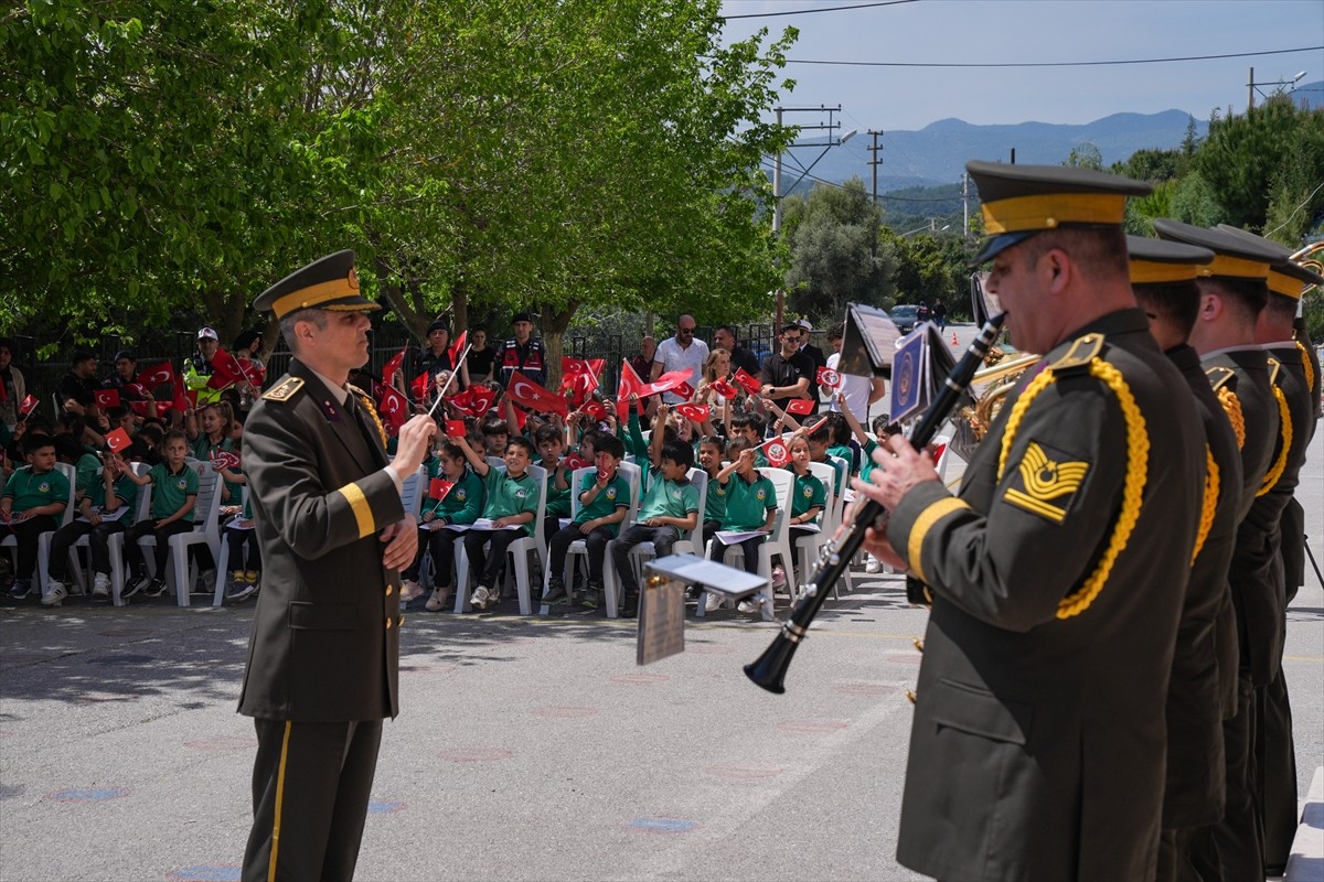 Ege Ordusu Bölge Bando Komutanlığı, 23 Nisan Ulusal Egemenlik ve Çocuk Bayramı dolayısıyla...