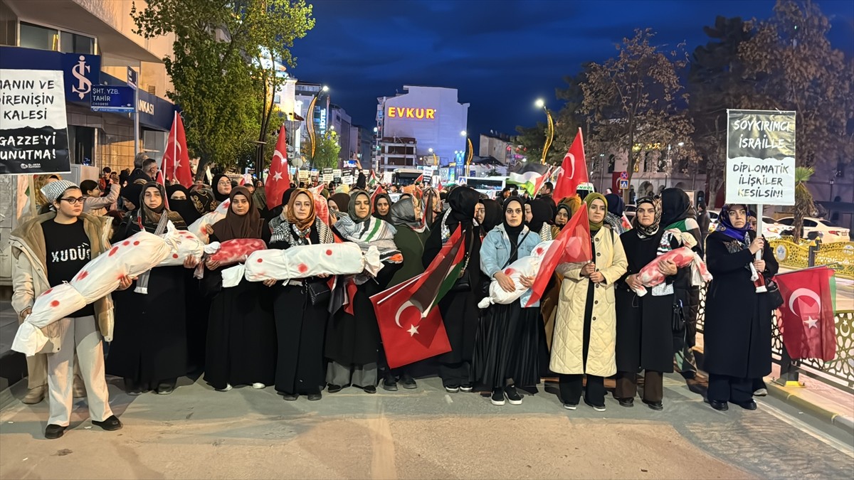 Elazığ'da, İsrail'in Filistin'e yönelik saldırılarını protesto etmek amacıyla "Siyonizme karşı...