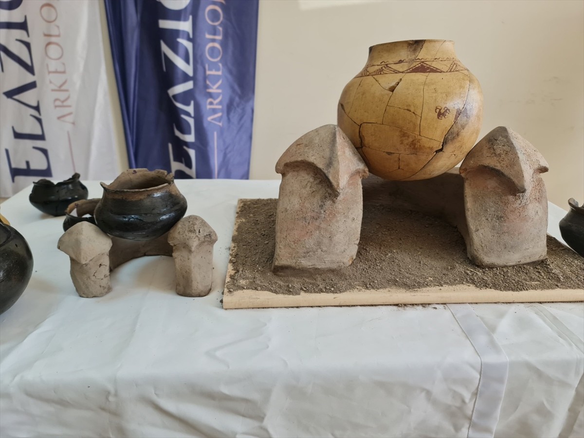 Elazığ Valisi Numan Hatipoğlu, Tadım köyündeki "Tadım Kalesi ve Höyüğü"nde 2024 yılında...