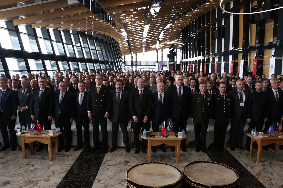 Erzurum'da Atatürk Üniversitesi ev sahipliğinde Kuzeydoğu Anadolu Kariyer Fuarı (KUDAKAF 25)...