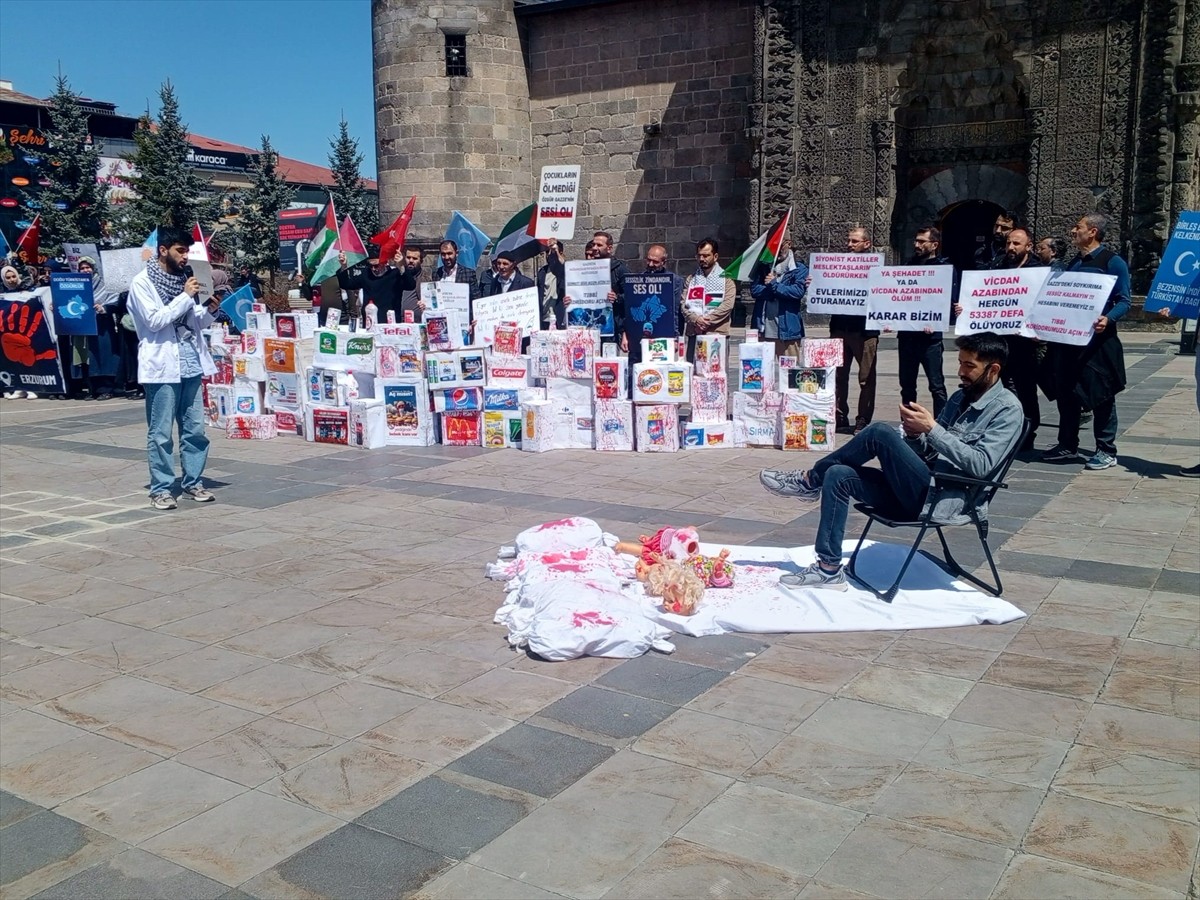 Erzurum'da hekim ve sağlıkçılar, İsrail'in Gazze'ye yönelik saldırılarını protesto etmek ve zulme...