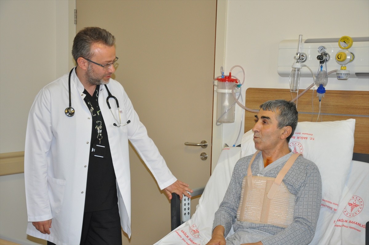 Eskişehir Şehir Hastanesinde, kalpten çıkan ana damar olan aortta ikinci kez yırtık tespit edilen...