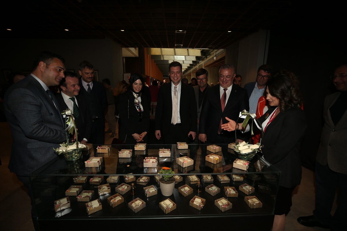 Ezine Kaymakamlığının desteğiyle Ezine Halk Eğitim Merkezine bağlı merkez ve köylerdeki kurslarda...