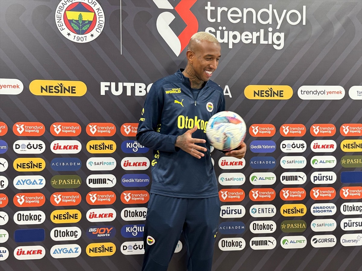 Fenerbahçe'nin Trendyol Süper Lig'in 30. haftasında Trabzonspor'u 4-1 yendiği maçta 3 gol atarak...