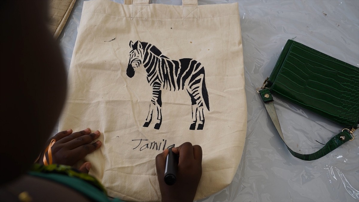 Gambiya'da 23 Nisan Ulusal Egemenlik ve Çocuk Bayramı dolayısıyla program düzenlendi. Gambiya'daki...