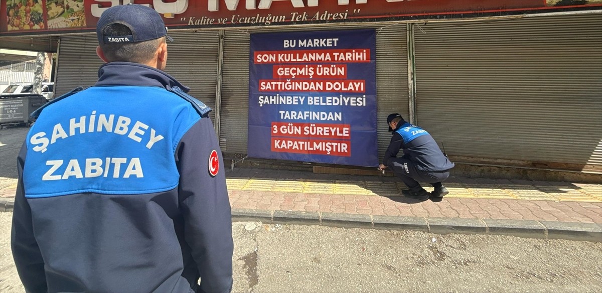 Gaziantep'in Şahinbey ilçesinde, son kullanma tarihi geçmiş ürün sattığı tespit edilen bir market...