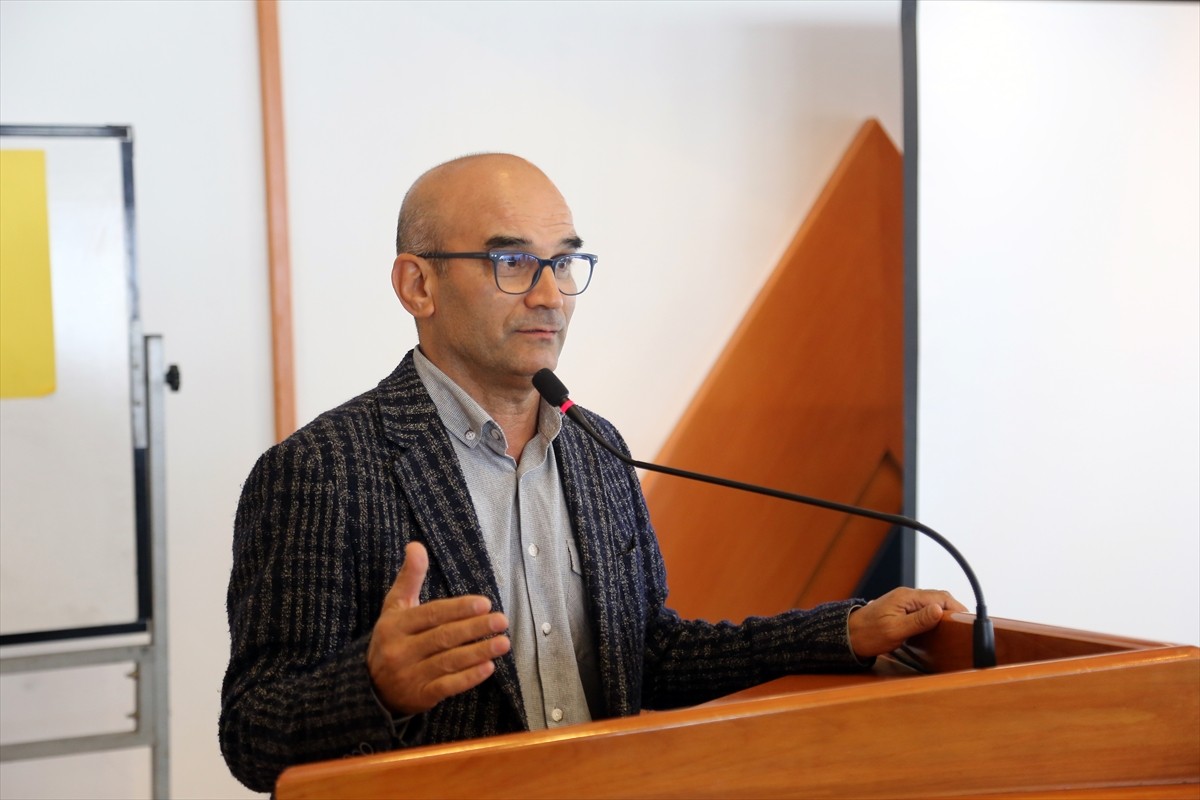 Geleceğin sanat tarihçileri Avrupa Birliği (AB) projesi kapsamında Muğla'da düzenlenen atölye...