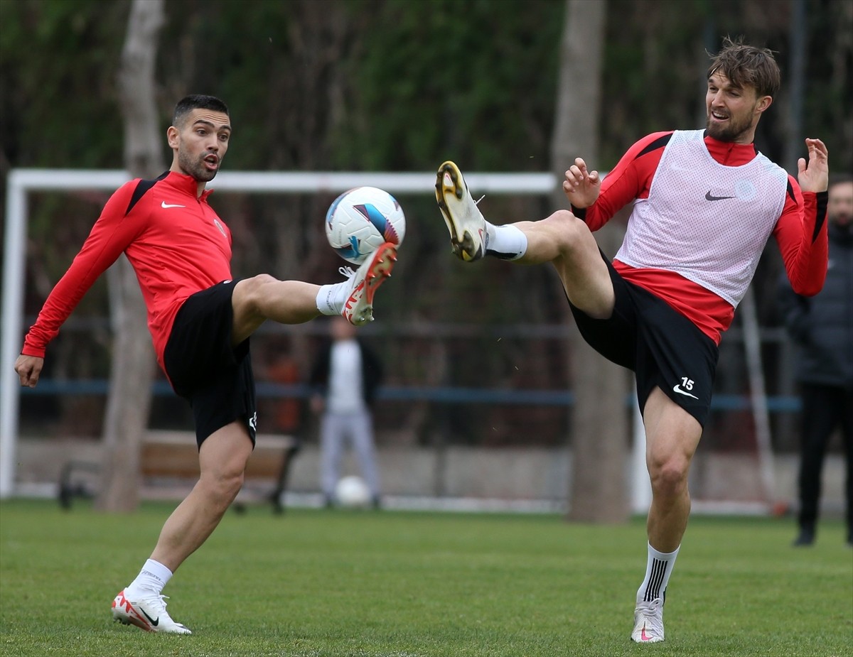 Gençlerbirliği, Trendyol 1. Lig'in 32. haftasında MKE Ankaragücü ile oynayacağı başkent derbisinin...
