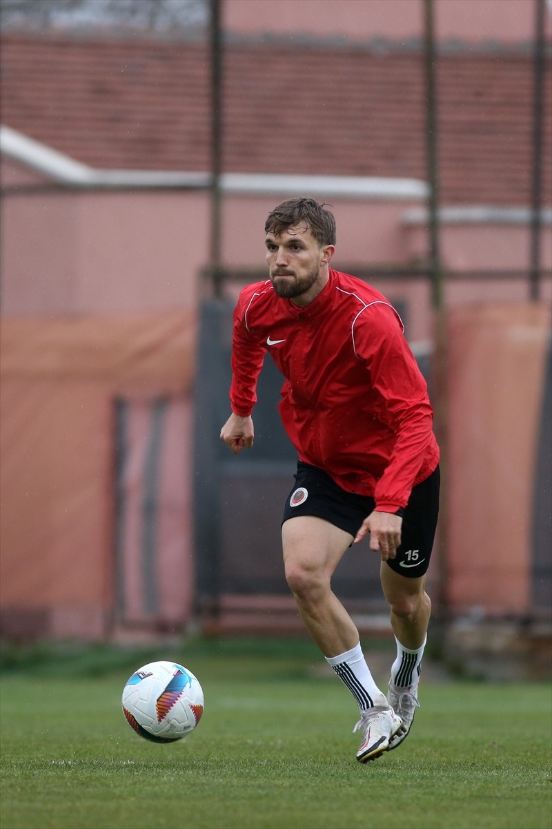 Gençlerbirliği, Trendyol 1. Lig'in 33. haftasında yarın sahasında Central Hospital Ümraniyespor...