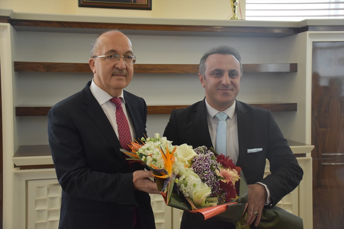 Gümüşhane Üniversitesi Rektörlüğüne atanan Prof. Dr. Oktay Yıldız, görevine başladı. Görevi...