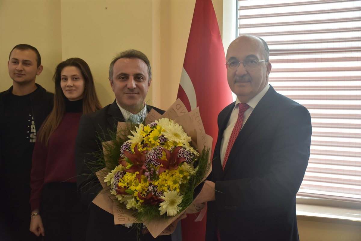 Gümüşhane Üniversitesi Rektörlüğüne atanan Prof. Dr. Oktay Yıldız, görevine başladı. Görevi...