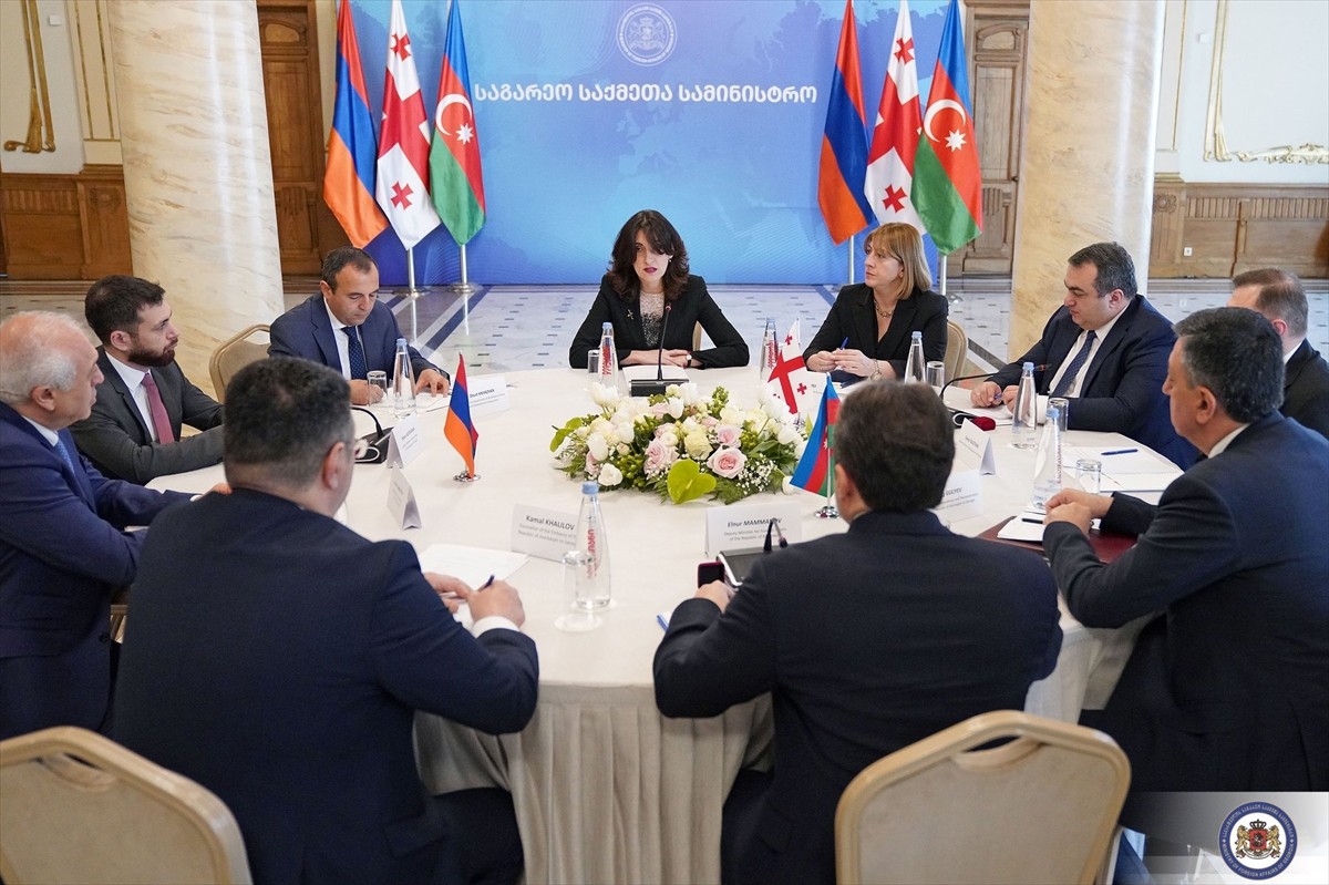 Güney Kafkasya'da işbirliğini güçlendirmek amacıyla Gürcistan, Azerbaycan ve Ermenistan heyetleri...