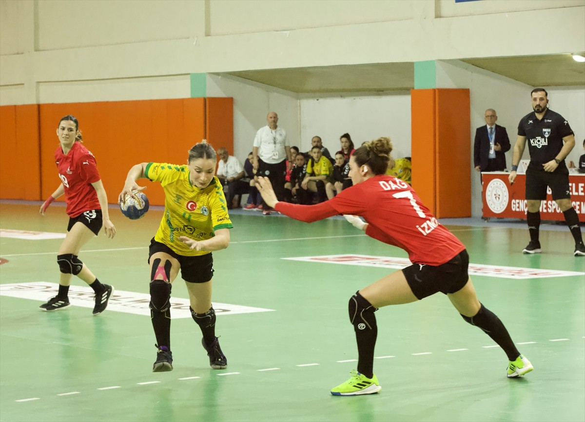 Hentbol Kadınlar Süper Lig play-off 5-8 sıralama etabı ilk maçında Görele Belediyespor, evinde...