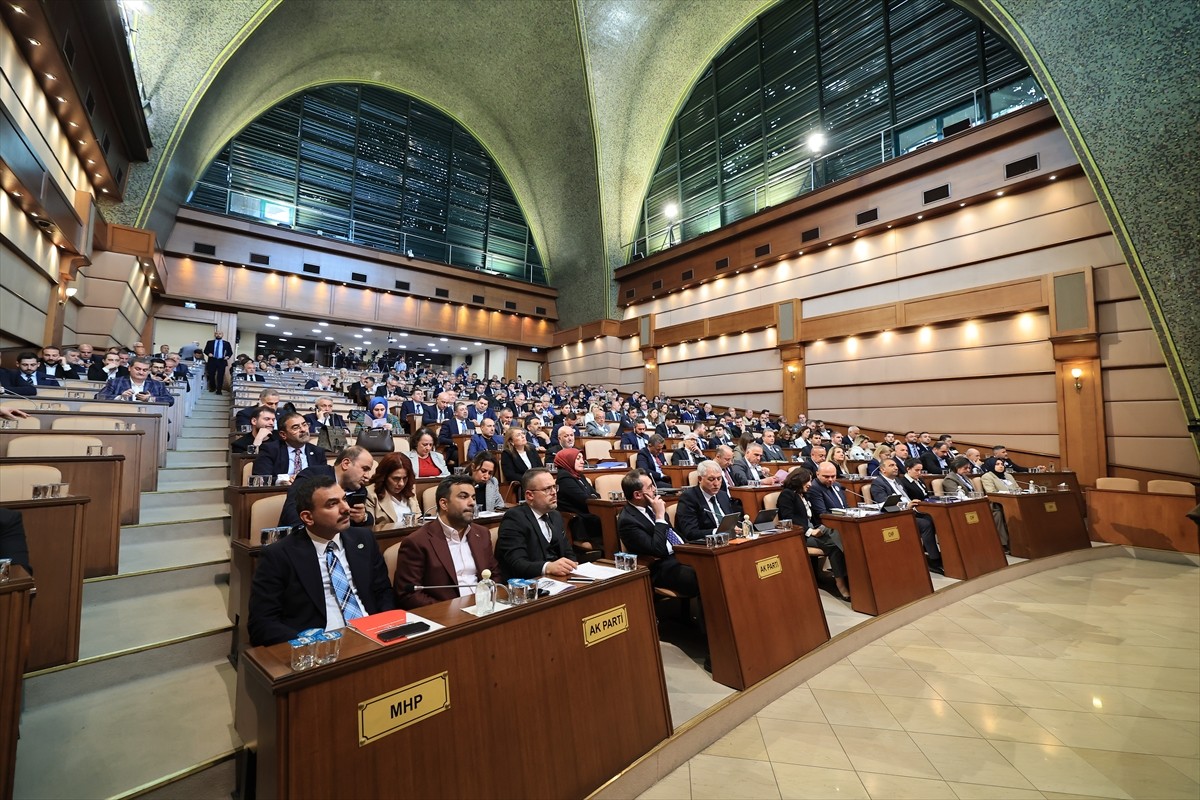 İBB Meclisi nisan ayı toplantılarının birinci oturumu, İBB Başkanvekili Nuri Aslan'ın...