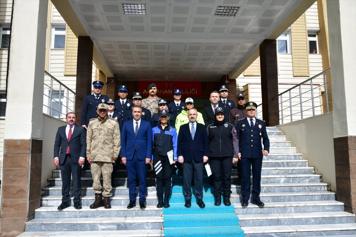 İçişleri Bakan Yardımcısı Bülent Turan (ortada), Ardahan Valiliğini ziyaret etti, Vali Hayrettin...