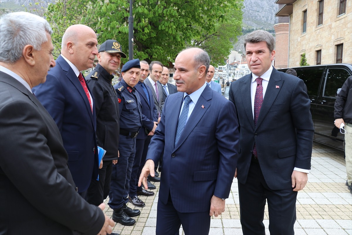 İçişleri Bakan Yardımcısı Mehmet Aktaş (sağ 2), Amasya Valiliğine ziyarette bulundu. Aktaş...