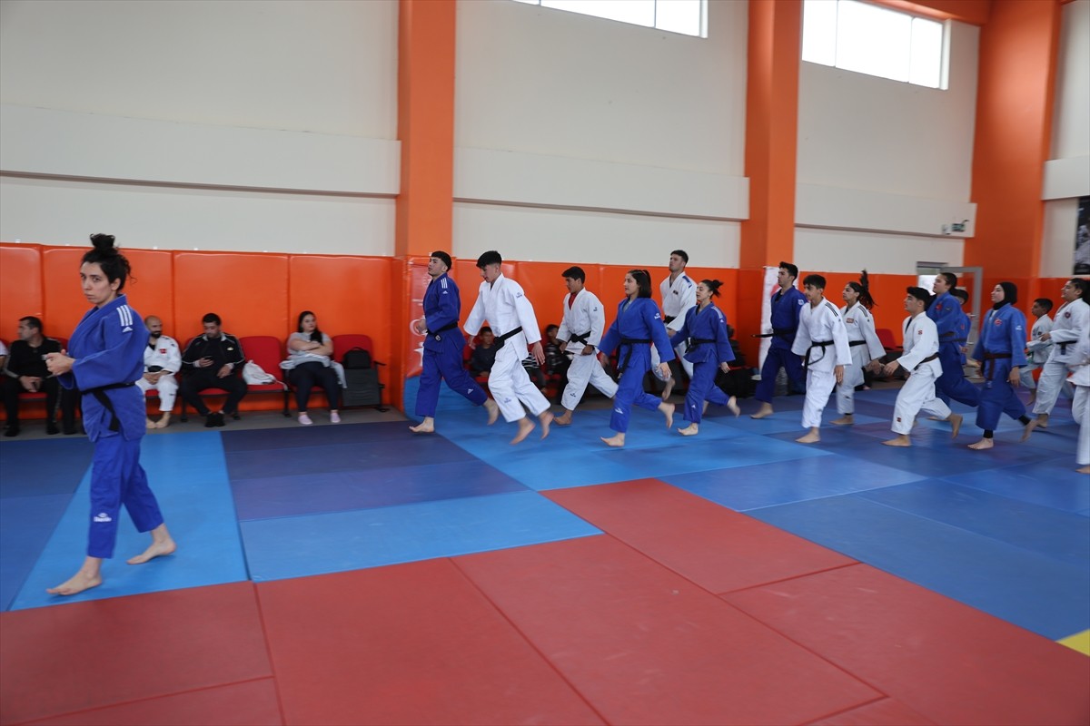 Iğdır'da Türkiye, İran ve Azerbaycan'dan 204 sporcunun katılımıyla Uluslararası Nevruz Judo...