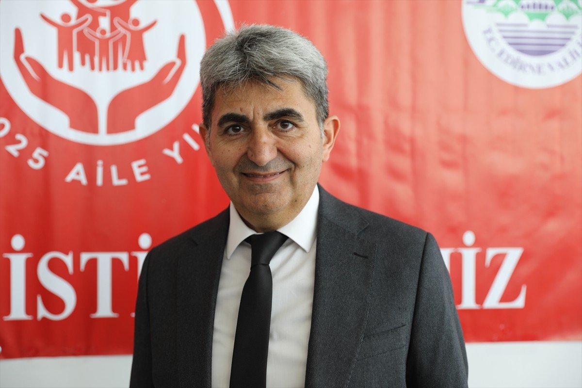 İletişim Uzmanı Yazar Canten Kaya (fotoğrafta), Edirne'de mutlu aile ve başarılı çocuk...